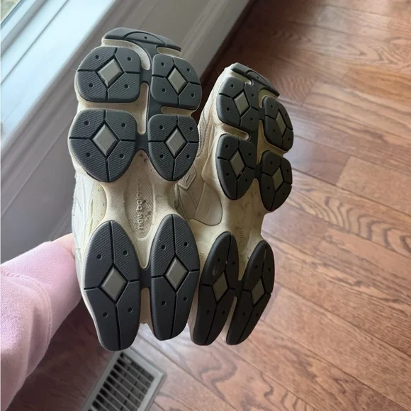 New Balance 9060 women’s sneaker - Picture 5 of 6